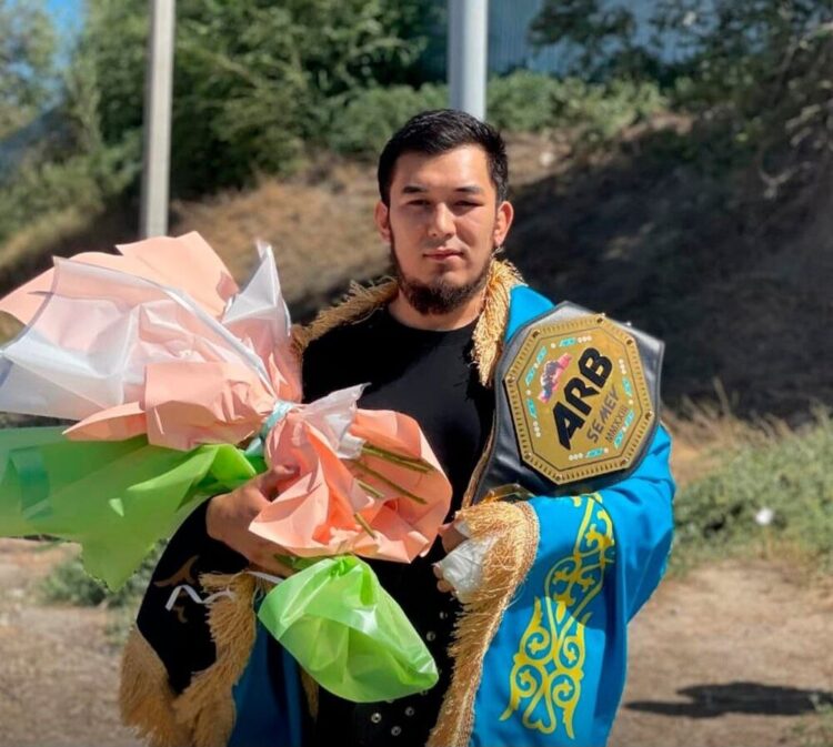 Акимжан Мухитдинов из Жаркента завоевал чемпионский титул на международном турнире по ММА