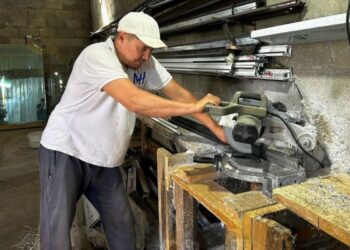 Житель Сарканского района открыл цех по производству пластиковых окон