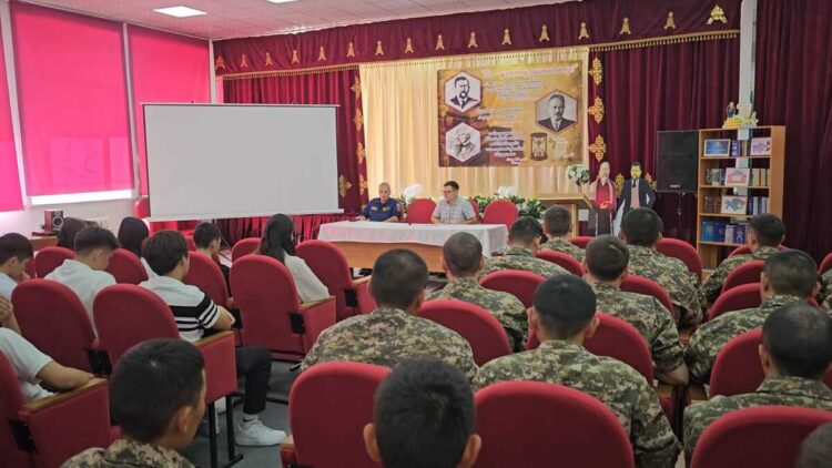 Диалог о цифровизации и рабочих профессиях состоялся с молодёжью Жетісу