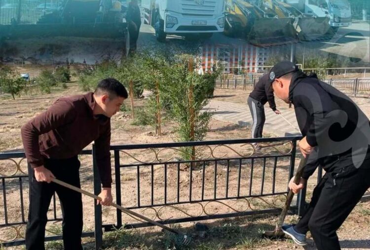 В Сарыозеке за несколько часов собрали свыше 5 тонн мусора