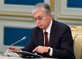 500 рабочих и тружеников награждены госнаградами в Казахстане