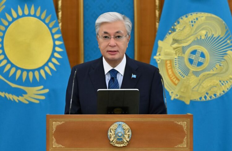 Президент поздравил казахстанцев с Днем Республики