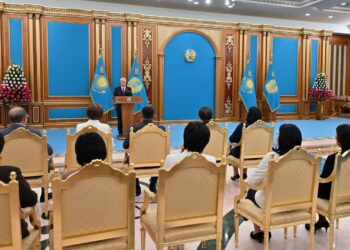 Президент Казахстана поздравил педагогов с наступающим Днем учителя