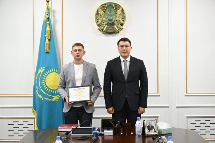 В Жетісу молодой пограничник  получил сертификат на бесплатное обучение в вузе