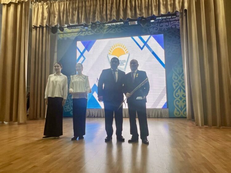 В Талдыкоргане наградили педагогов, внесших вклад в развитие просвещения и профсоюзного движения