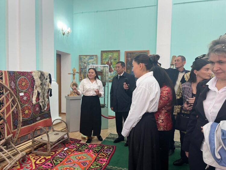 В Талдыкоргане открылась выставка, посвящённая 30-летию АНК