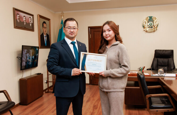 Первокурсница из Талдыкоргана удостоена гранта Натальи Борсенко