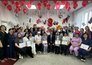 Ұстаздар күнімен, құрметті «Жансая» орталығының ұжымы!