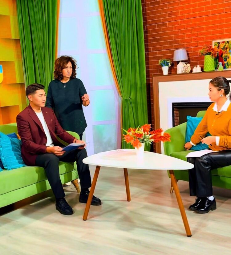 Солдат Нацгвардии из Жетісу ведёт утреннюю телепрограмму