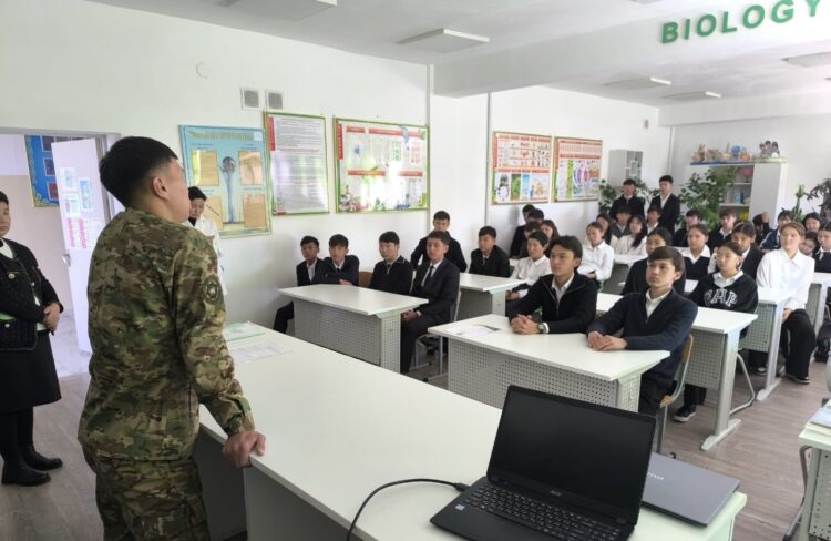 Школьникам Панфиловского района рассказали о службе на границе
