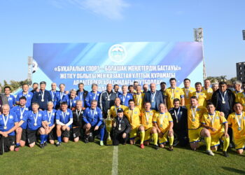 Ветераны казахстанского футбола провели матч в Талдыкоргане