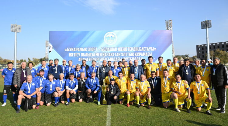 Ветераны казахстанского футбола провели матч в Талдыкоргане