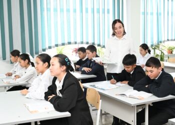 Школьные будни учителя географии из Аксуского района