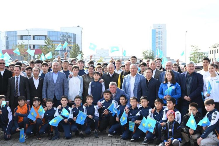 Звезды казахстанского спорта встретились с молодежью в Жетiсу