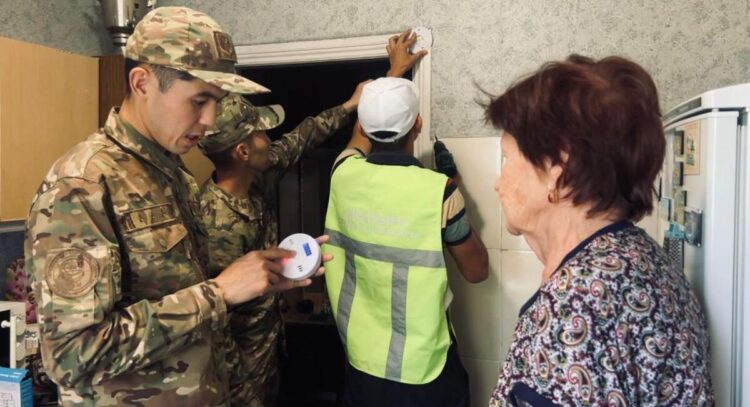 С приходом холодов МЧС активизировало рейды в Казахстане