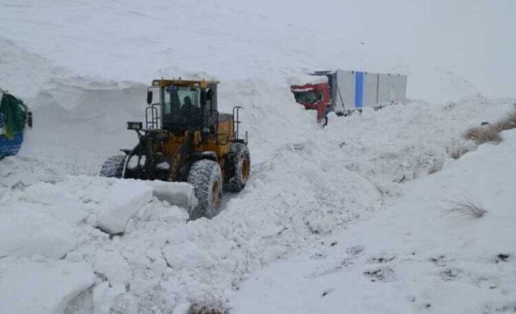 Свыше 540 единиц техники задействуют зимой в расчистке дорог в Жетiсу
