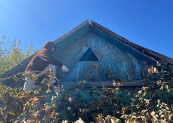 Молодёжь Талдыкоргана оказала помощь ветерану Афганской войны