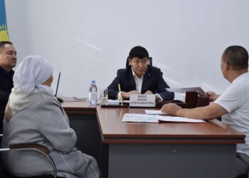 Аким Талдыкоргана провел прием граждан