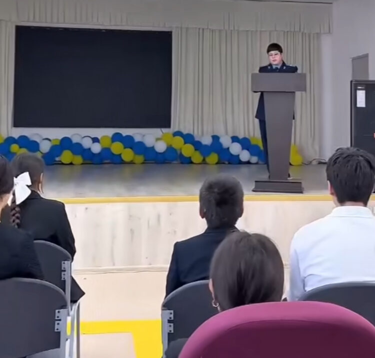 В Аксуском районе прокуроры провели разъяснительную беседу со школьниками