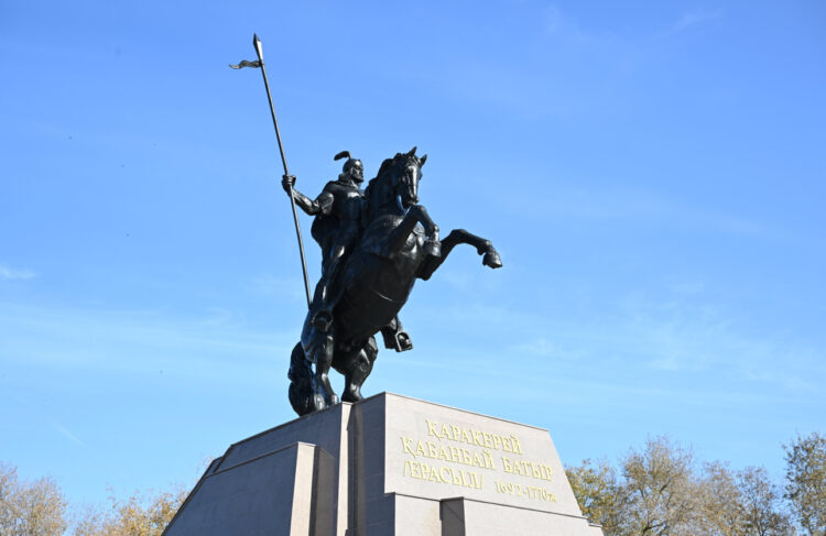 В Талдыкоргане восстановлены памятники и благоустраивается новый парк