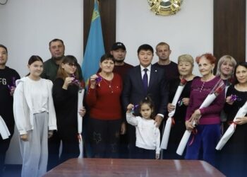 День Республики: Жители аварийных домов получили ключи от новых квартир