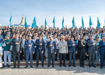 Тысячи жителей Талдыкоргана исполнили Государственный Гимн