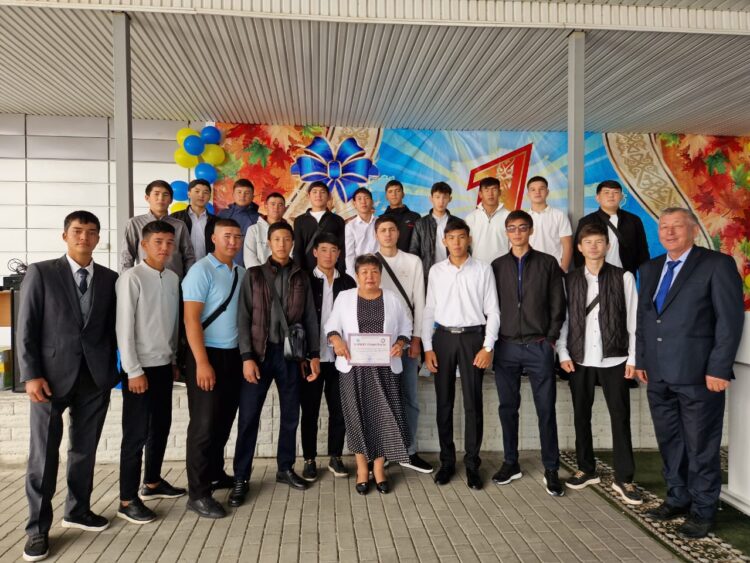 Учитель из Талдыкоргана стала автором трех учебных пособий