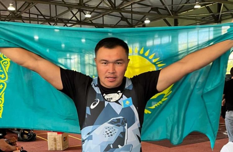 Житель Жетiсу установил мировой рекорд в пауэрлифтинге