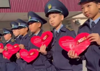 Воспитанники «Жас сақшы» поздравили наставников с Днем учителя