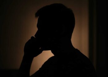 У девушки вымогали деньги, грозя распространить ее интимные фото