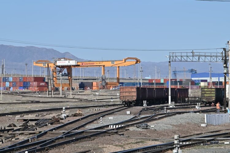 Президент выделил важность запуска второй линии ж/д Достык – Мойынты