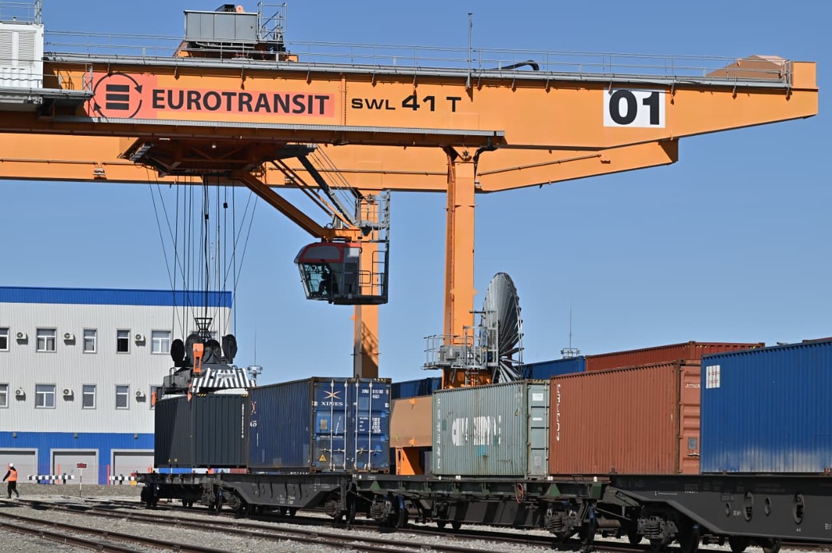 Ерлі-зайыптылар қызбен порно видео Орыс тілінде жыныстық қатынастың айтылуы