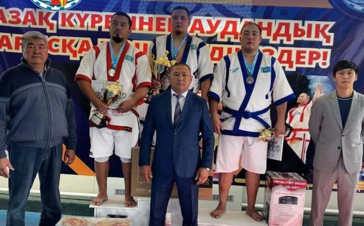 Сильнейшего борца определили в Сарканском районе