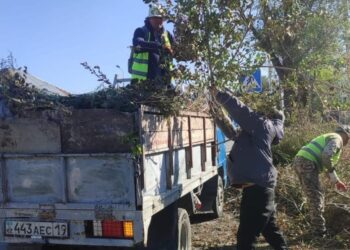 В Талдыкоргане готовятся к зиме и очищают город от мусора