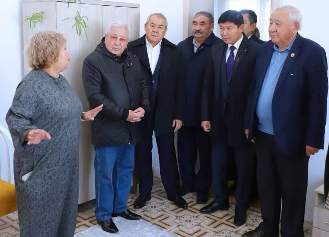 Қыз аяқ фетиш фильмінің көріністері