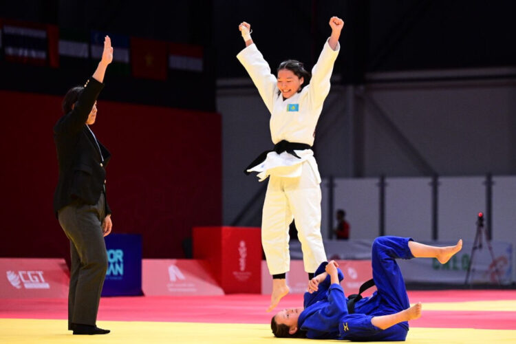 Казахстан завоевал 93 медали на ЮАИ в Бахрейне