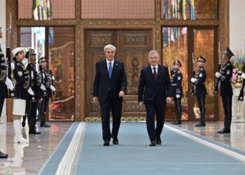 Глава государства встретился с Президентом Узбекистана