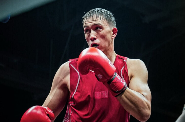 Казахстанец завоевал золото на ЭКМ по боксу в Индии