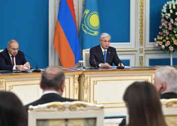 Касым-Жомарт Токаев и Никол Пашинян встретились с представителями СМИ