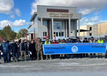 3 тонны мусора вывезено из устья реки Лепсы