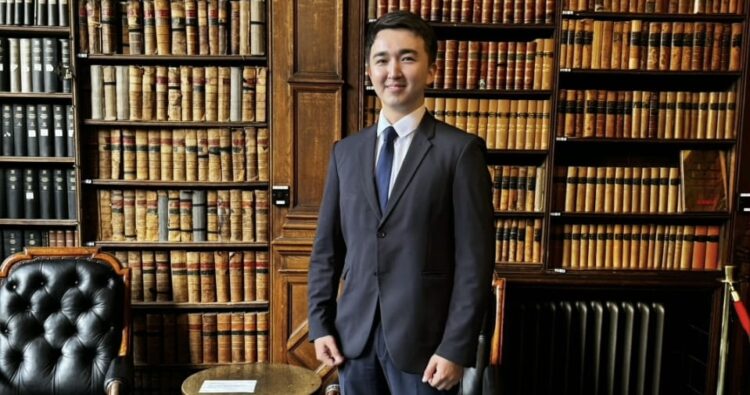 Студентов Оксфорда обучают казахскому языку