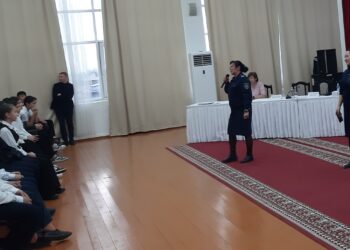 Школьникам Талдыкоргана напомнили о запрете выхода из дома после 21:00