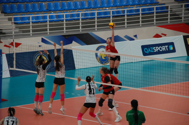 Команда «Жетысу» продолжает спор за чемпионство