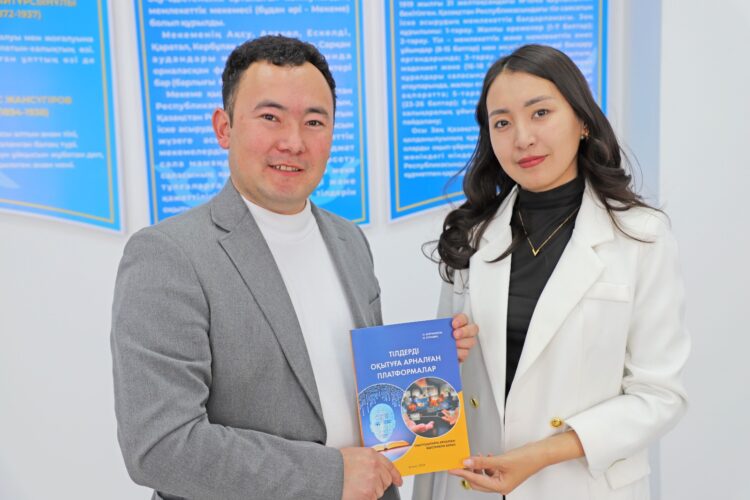 Педагог из Талдыкоргана написал пособие об ИИ и языковом обучении