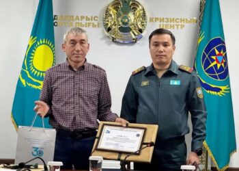 Двух жетысусцев отметили за спасение людей во время пожаров