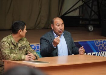 Олимпийский чемпион Ермахан Ибраимов встретился с пограничниками Жетісу