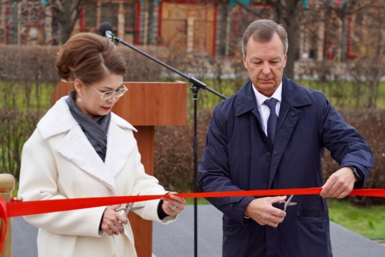 В Москве открыли сквер дружбы Казахстана и России