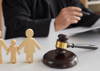 Как действовать, если отец ребёнка отказывается платить алименты