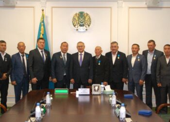 Глава области Жетiсу вручил госнаграды работникам сельского хозяйства