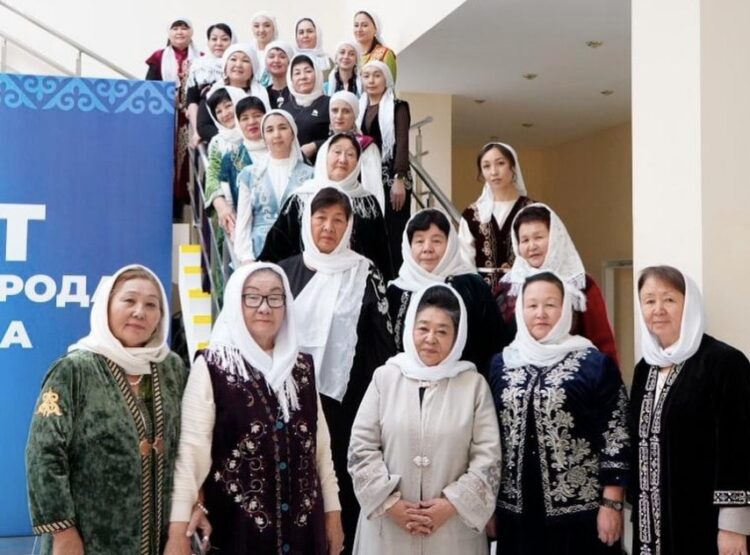 Женщины Жетісу надели белые платки в поддержку мира и семейных ценностей